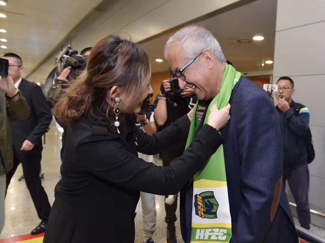 亲自来到现场监督的东京警视厅厅长，在收到这些反馈之后，吓的面色苍白。